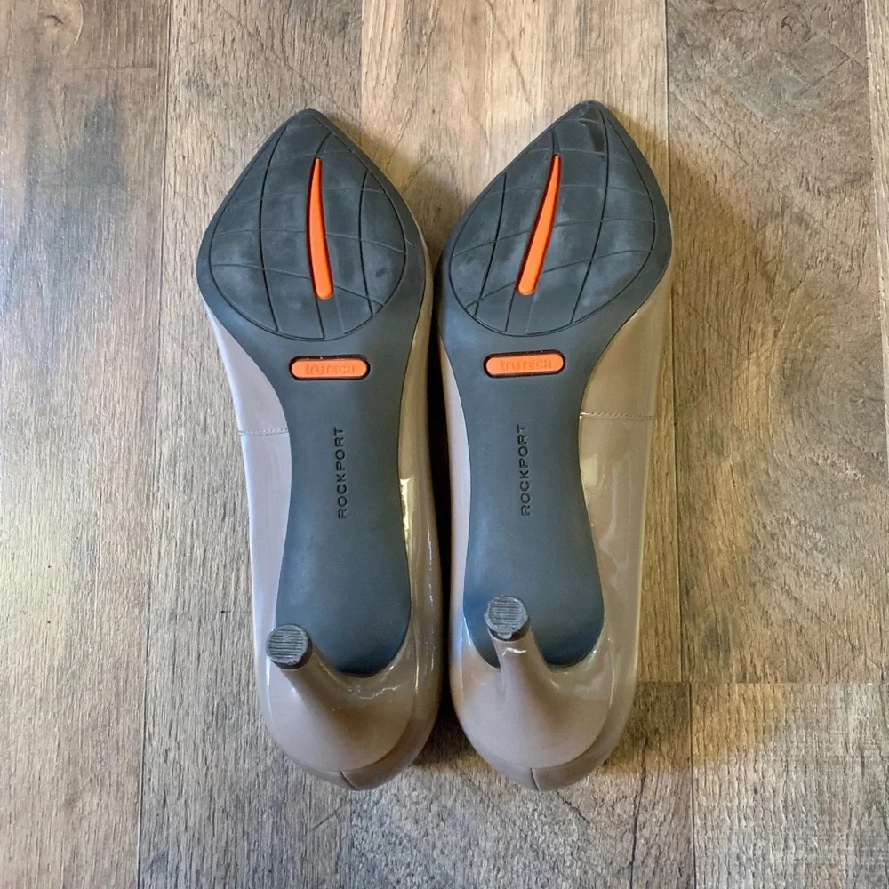 Rockport Total Motion Pointed Toe Pump Size 7